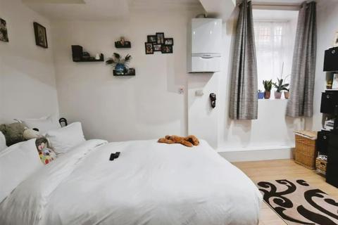 3 bedroom apartment to rent, Upton Lane, London E7