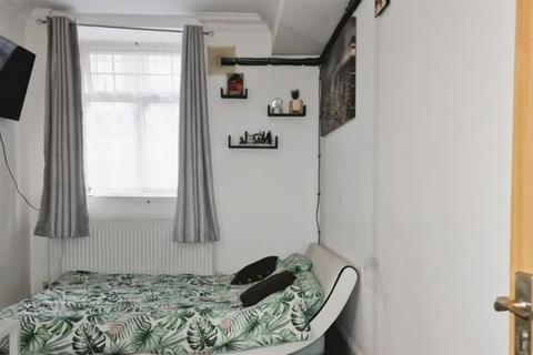 3 bedroom apartment to rent, Upton Lane, London E7