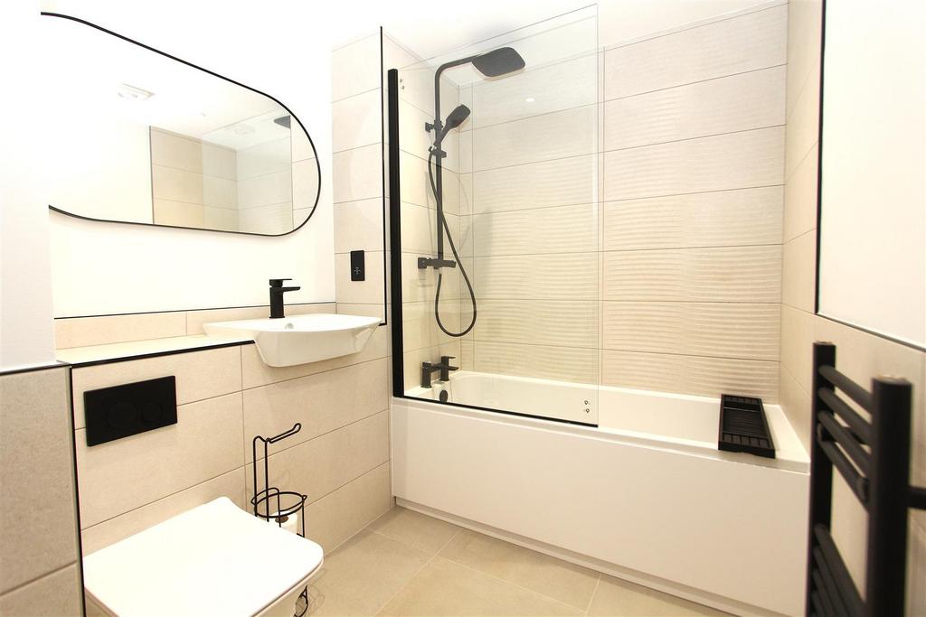House Bath .JPG