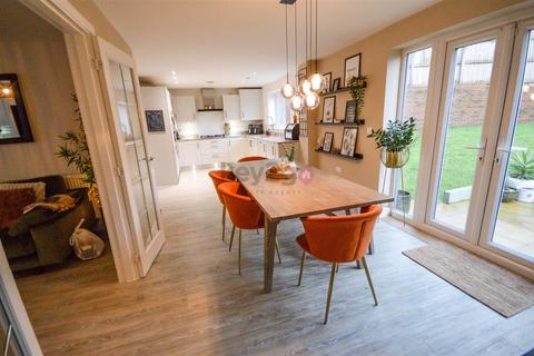 4 bedroom detached house for sale, Hurrier Place, Halfway, Sheffield, S20