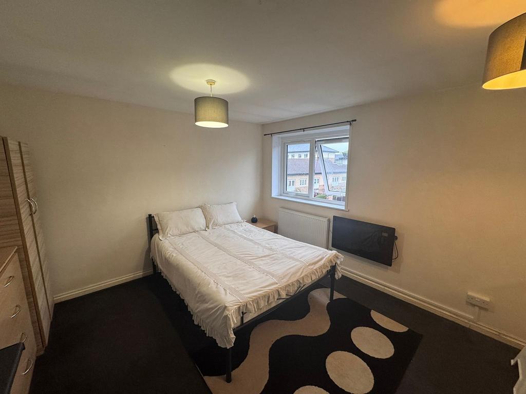 Double Bedroom with Ensuite Bathroom