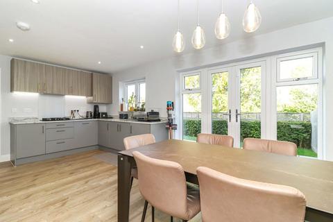 4 bedroom semi-detached house for sale, Lakeside Avenue, Kings Langley, WD4
