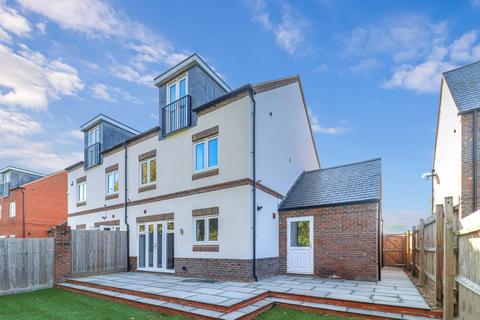 4 bedroom semi-detached house for sale, Lakeside Avenue, Kings Langley, WD4