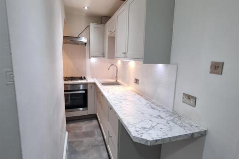 2 bedroom cottage to rent, West Street, Halifax