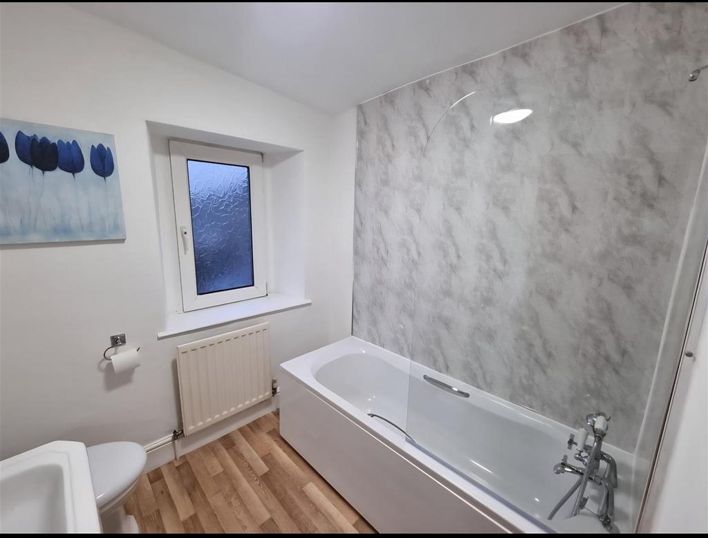 Bathroom 2.jpg