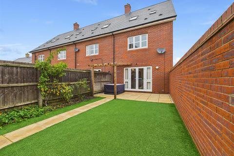 3 bedroom end of terrace house for sale, Herman Street, Aylesbury HP18