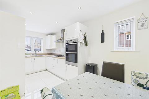 3 bedroom end of terrace house for sale, Herman Street, Aylesbury HP18
