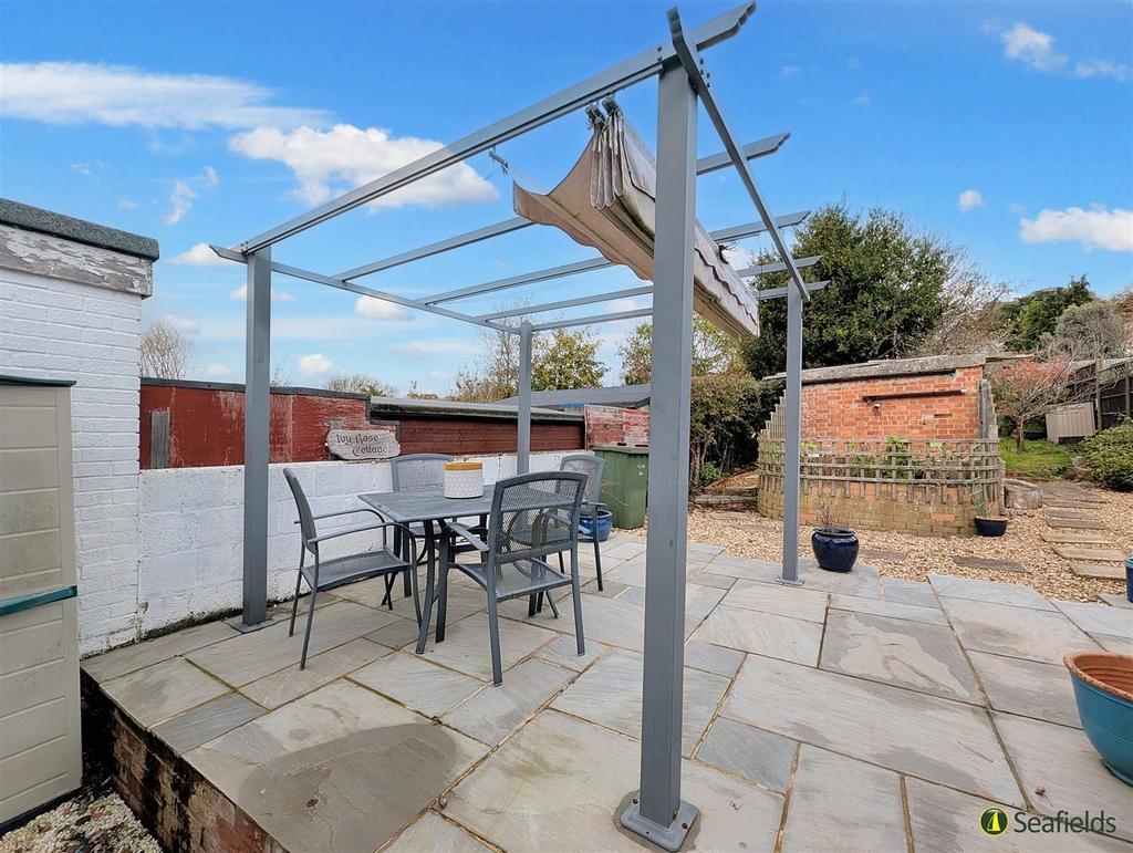 Garden Patio &amp; Pergola