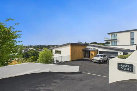 4 bedroom house for sale, An Immaculate Coastal Residence With Panoramic Views