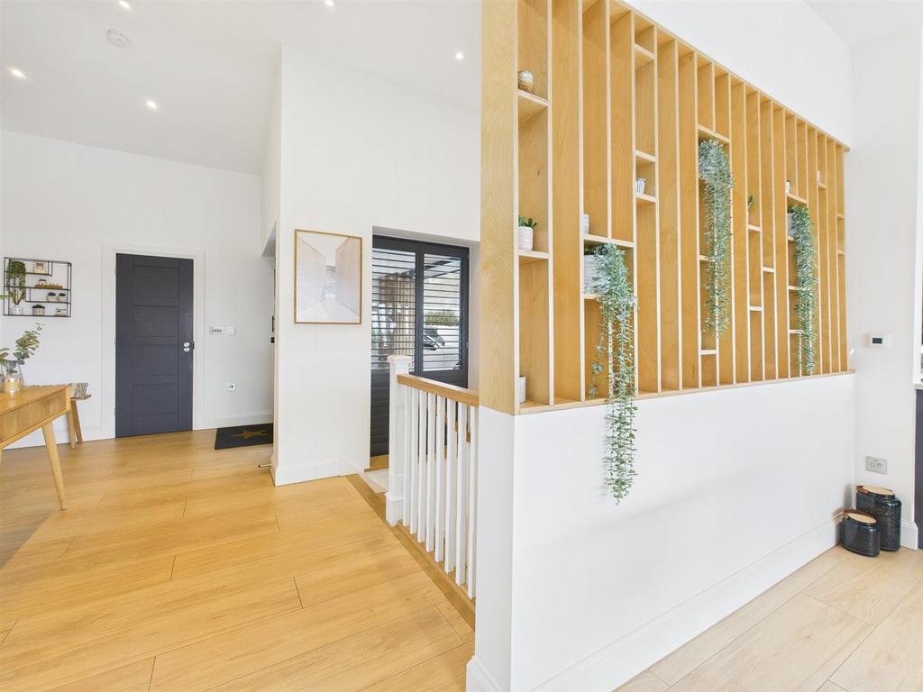 CAM04392 G0-PR0140-STILL041.jpg