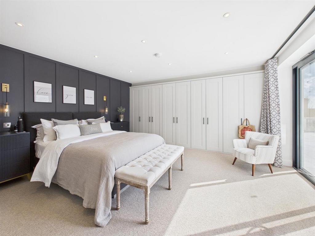 CAM04392 G0-PR0140-STILL029.jpg