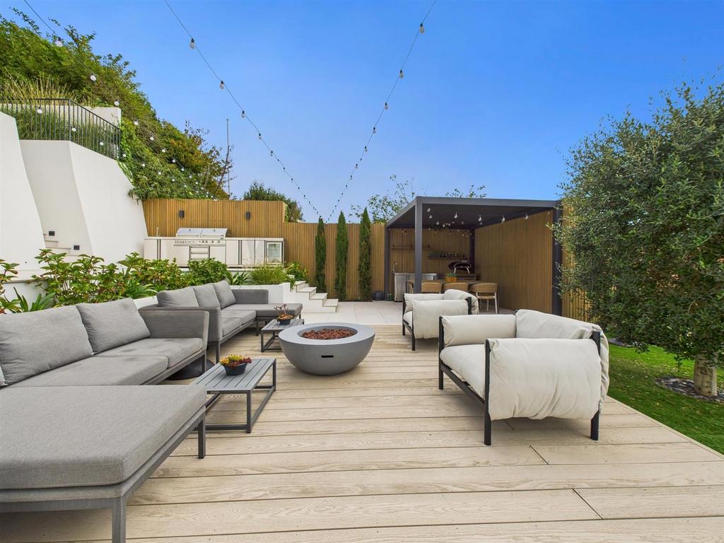 CAM04392 G0-PR0140-STILL023.jpg