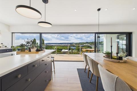 4 bedroom house for sale, An Immaculate Coastal Residence With Panoramic Views