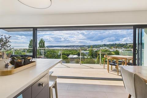 4 bedroom house for sale, An Immaculate Coastal Residence With Panoramic Views