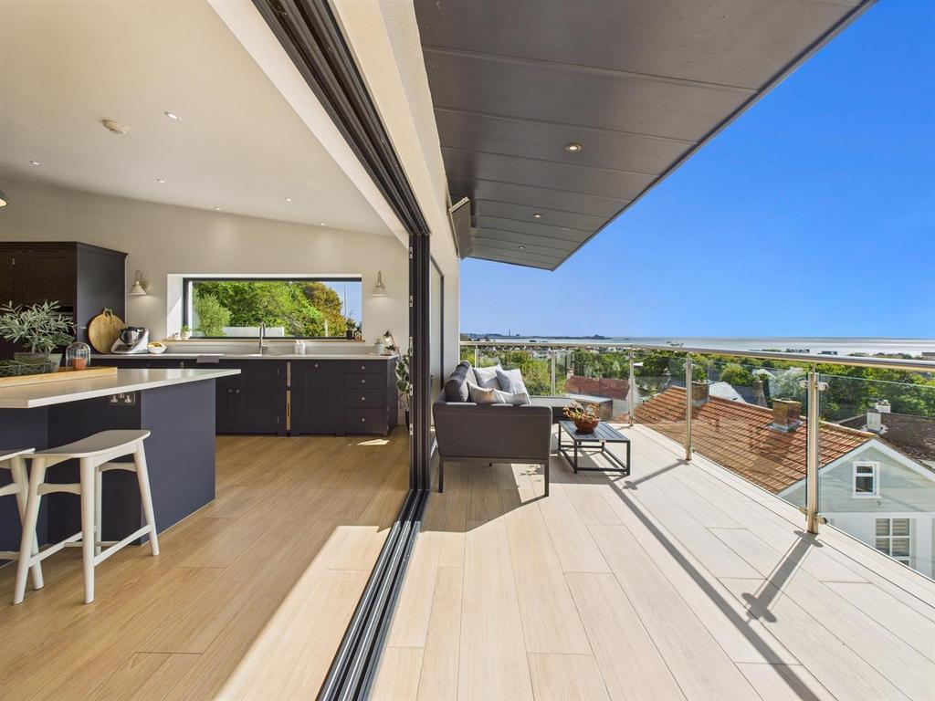 CAM04392 G0-PR0140-STILL034.jpg