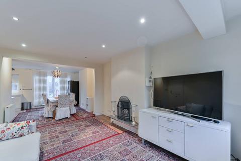 undefined, Commonside East, Mitcham, CR4