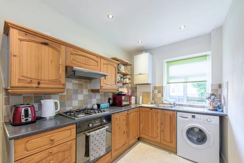 2 bedroom flat for sale, Friern Park, North Finchley, London, N12