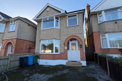 3 bedroom detached house to rent, Sheringham Road, Branksome, Poole