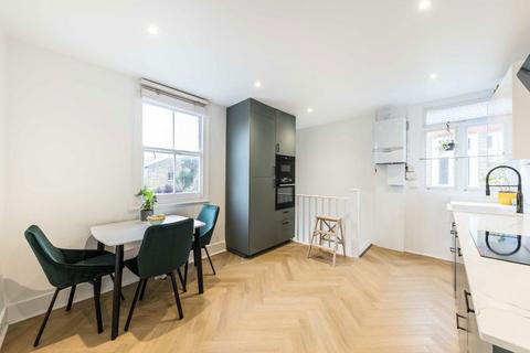 2 bedroom flat to rent, Isis Street, London SW18
