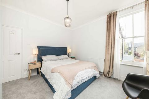 2 bedroom flat to rent, Isis Street, London SW18