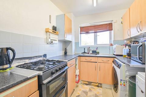 3 bedroom flat to rent, Press Road, Neasden, London, NW10