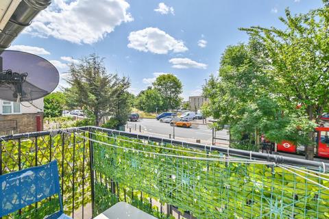 3 bedroom flat to rent, Press Road, Neasden, London, NW10