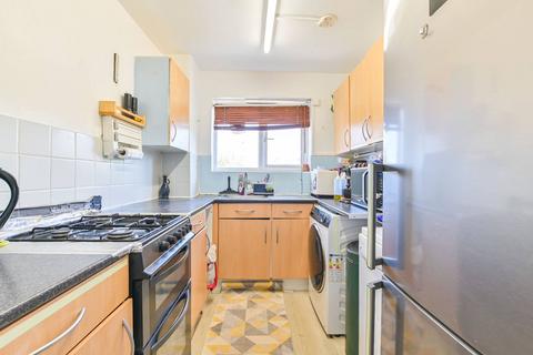 3 bedroom flat to rent, Press Road, Neasden, London, NW10