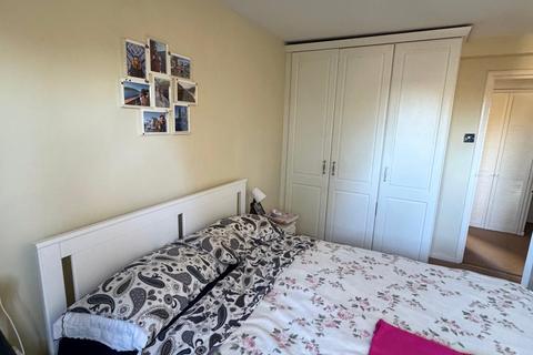 3 bedroom property to rent, Nursery Close, London, SW15