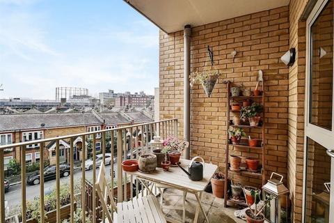 2 bedroom apartment for sale, Bocking Street, London Fields, E8