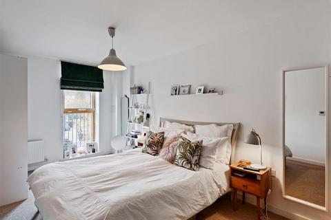 2 bedroom apartment for sale, Bocking Street, London Fields, E8