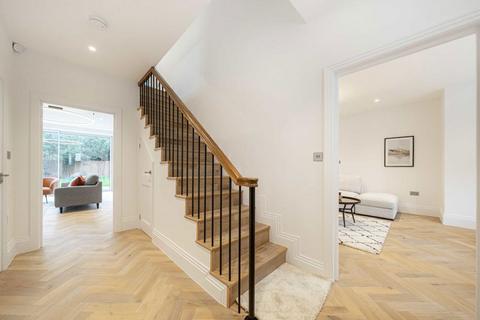 undefined, Courtlands Avenue, Hampton TW12