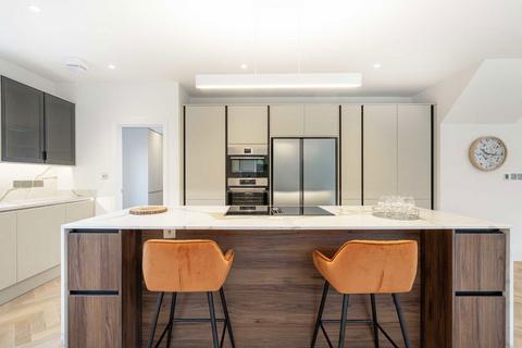 undefined, Courtlands Avenue, Hampton TW12