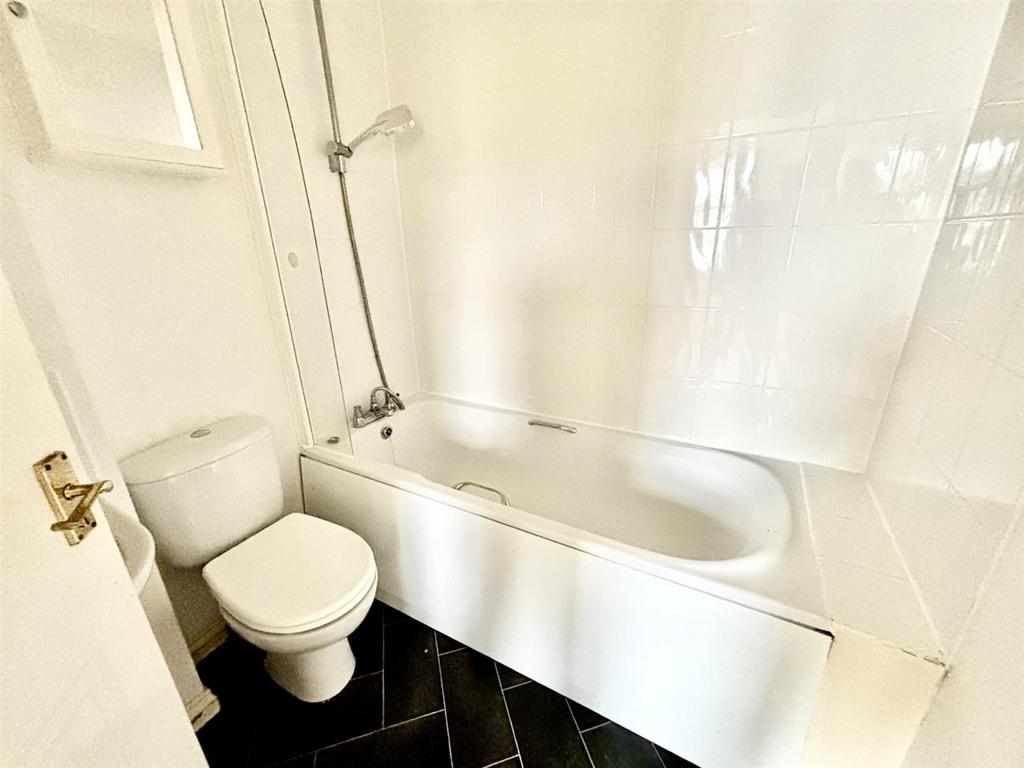 Ensuite Bathroom W/C