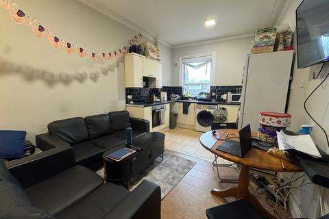 4 bed terraced house for rent in LEEDS LS6