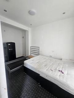 3 bedroom terraced house to rent, Manchester, M19