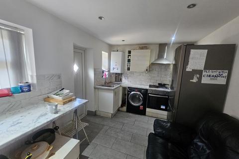 3 bedroom terraced house to rent, Manchester, M19