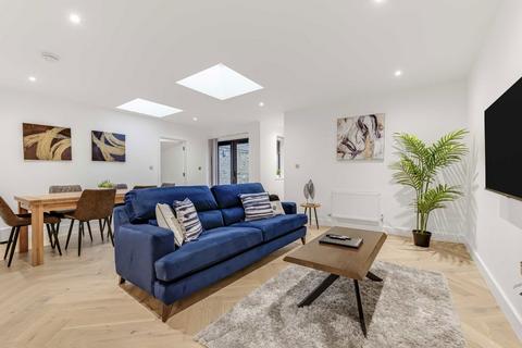 undefined, South Street, Isleworth TW7