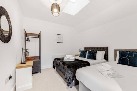 undefined, South Street, Isleworth TW7