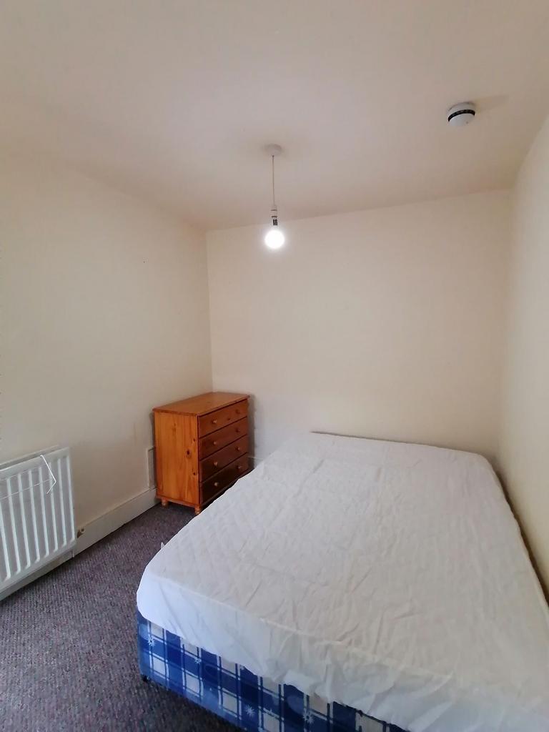Bright, simply furnished double bedroom with a ...