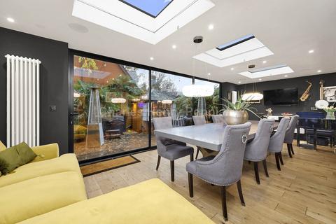 undefined, Slades Hill, London, EN2