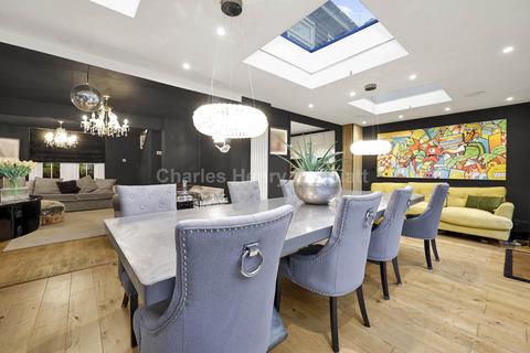 undefined, Slades Hill, London, EN2