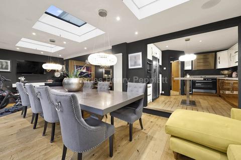 undefined, Slades Hill, London, EN2
