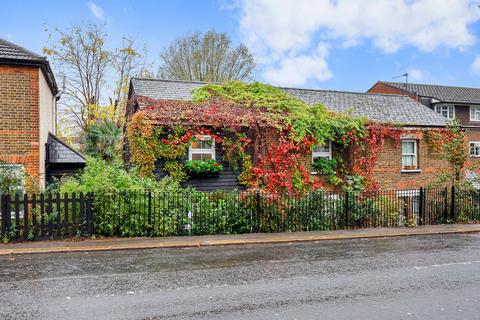 undefined, Slades Hill, Enfield, EN2