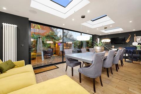 undefined, Slades Hill, Enfield, EN2