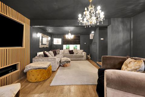 undefined, Slades Hill, Enfield, EN2