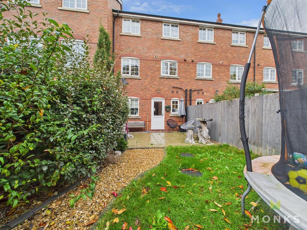 CAM01520 G0-PR0293-STILL025.jpg