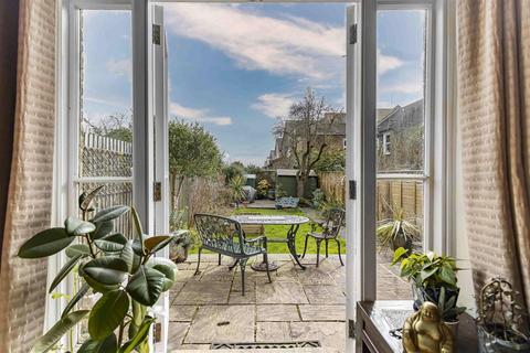 2 bedroom flat for sale, Okehampton Road, Kensal Rise NW10