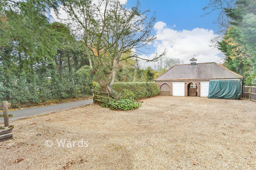Driveway/Parking