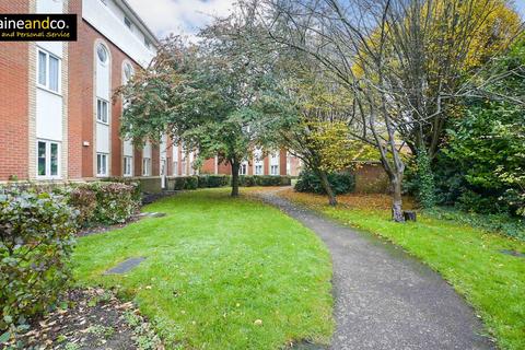 2 bedroom flat for sale, Walsingham Close, Hatfield