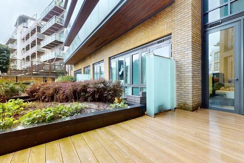 undefined, Kew Bridge Road, Brentford, London, TW8